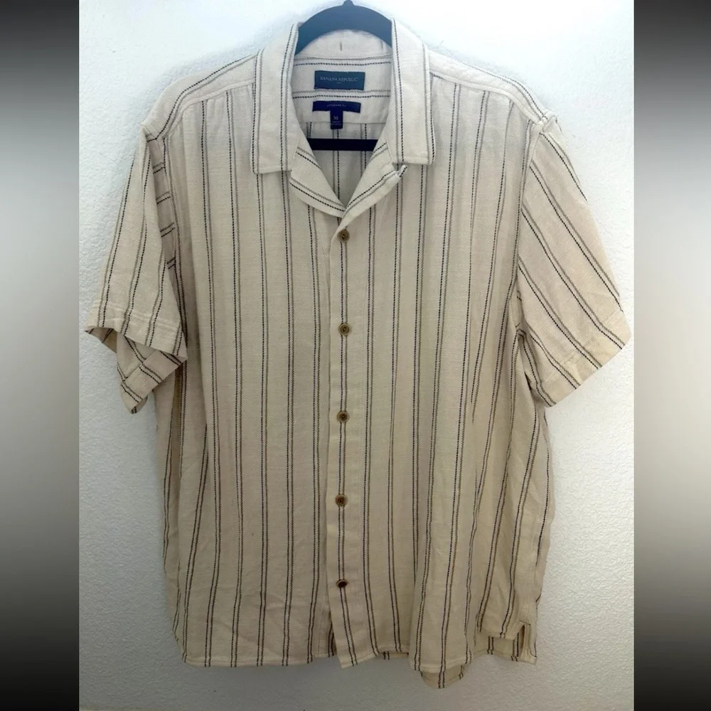 Banana Republic Short Sleeve Resort Wear Lightweight Button Down Shirt - Picture 3 of 15